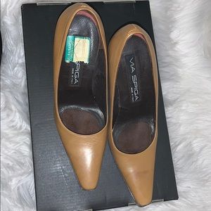 Size 4 (US) Via Spiga Camel Brown Kitten Heel